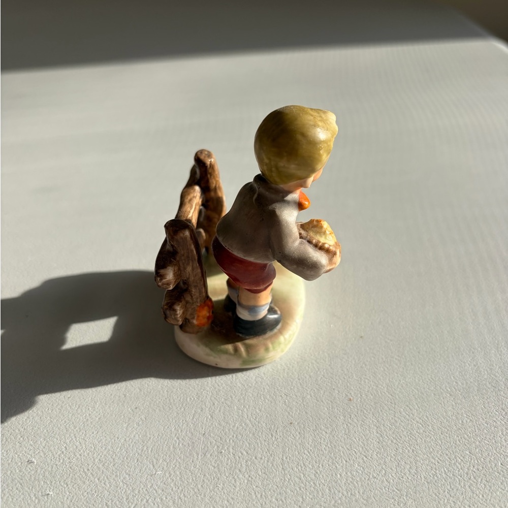 Vintage Nippon Yoko Boeki Co Boy Feeding Chicken 1950s Hummel Inspired Japan - Picture 3 of 7